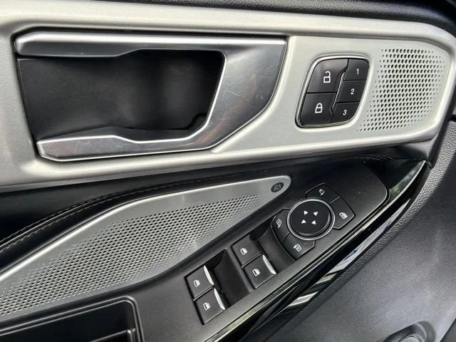 Used 2022 Silver Ford Platinum image 29