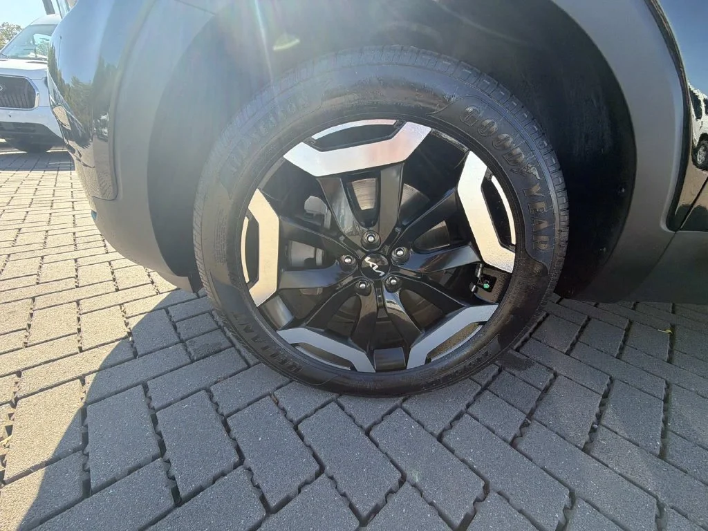 Used 2023 Black Kia S image 10