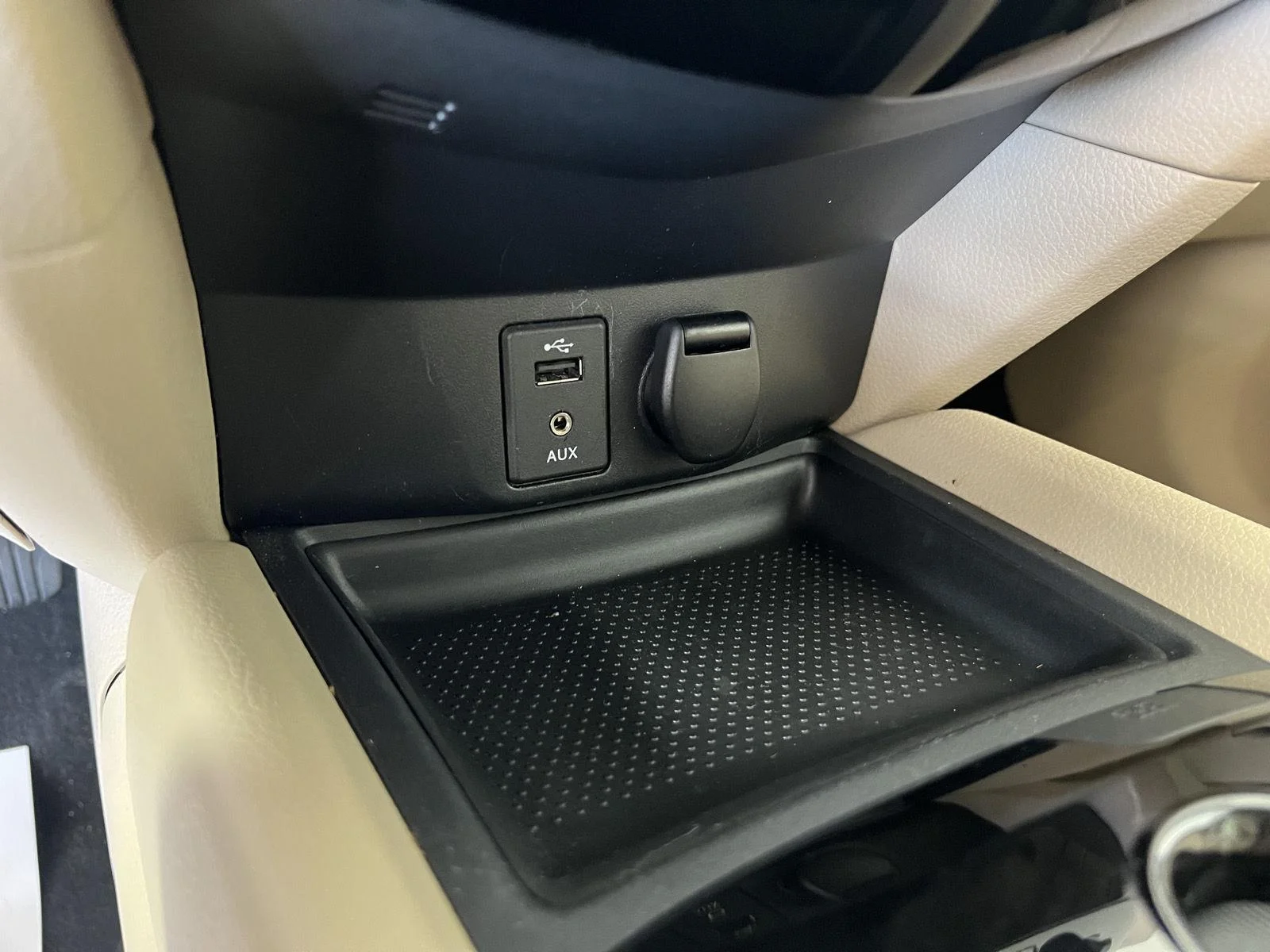 Used 2016  Nissan SL image 17
