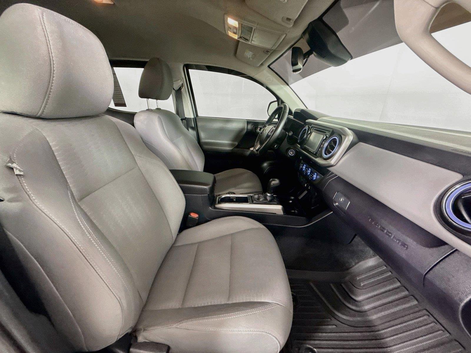 Used 2019 Cement Toyota SR5 image 37