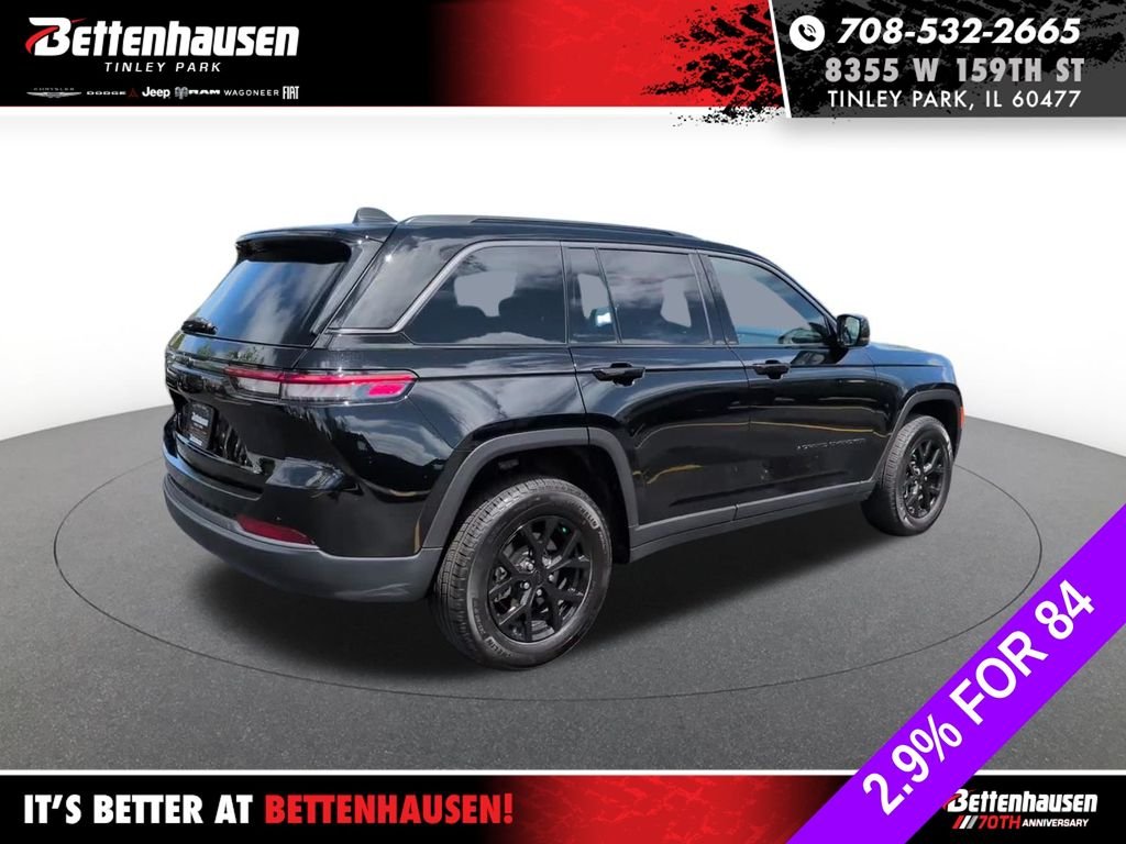 New 2026 Diamond Black Crystal Pearlcoat Jeep Altitude image 8