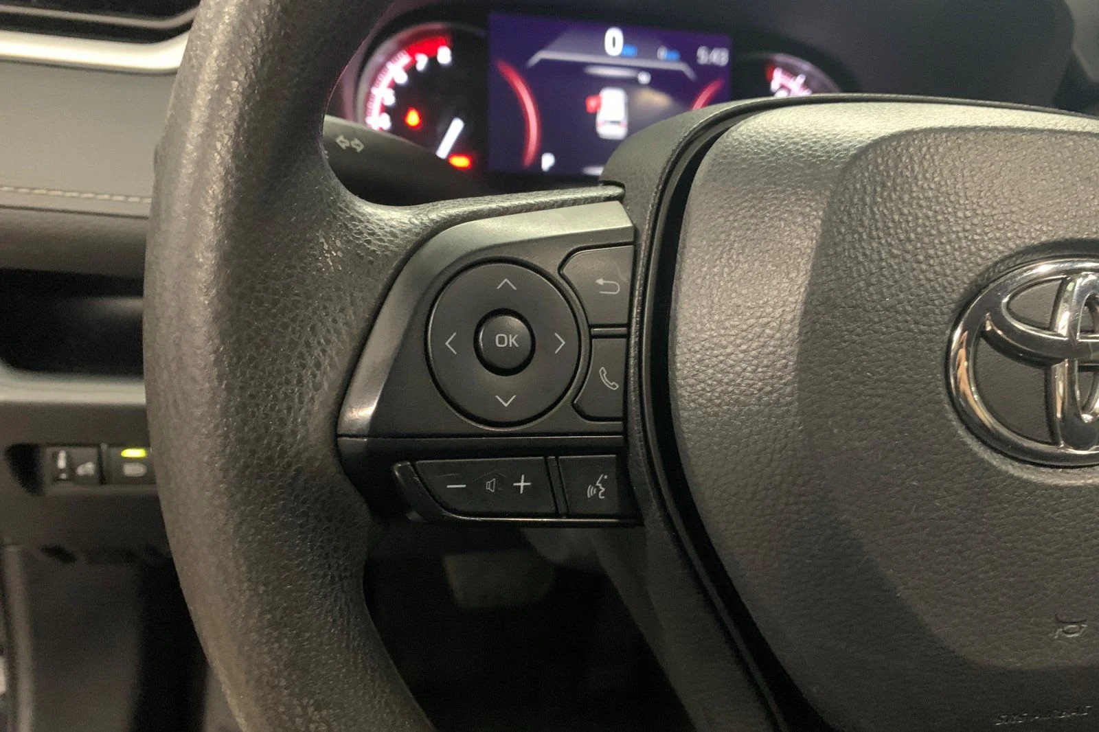 Used 2024 Black Toyota XLE image 27