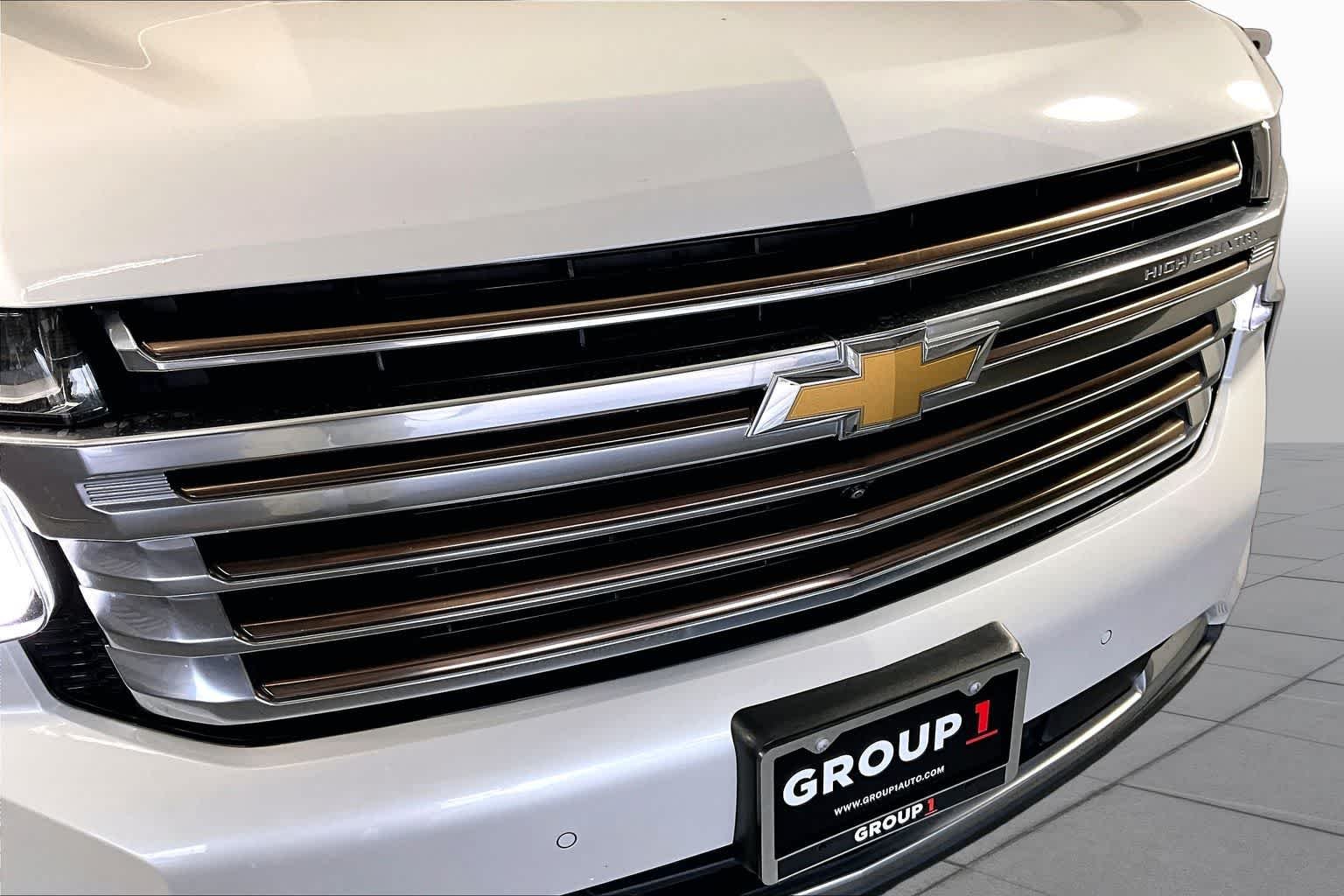 Used 2023 Iridescent Pearl Tricoat Chevrolet High Country image 27