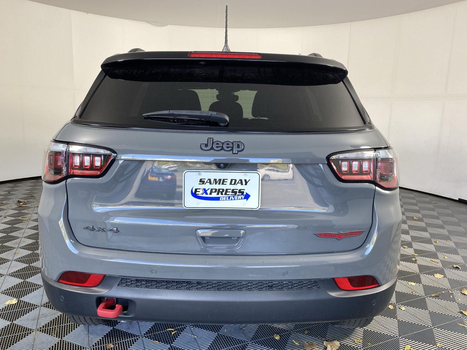 Used 2023 Sting-Gray Clearcoat Jeep Trailhawk image 17