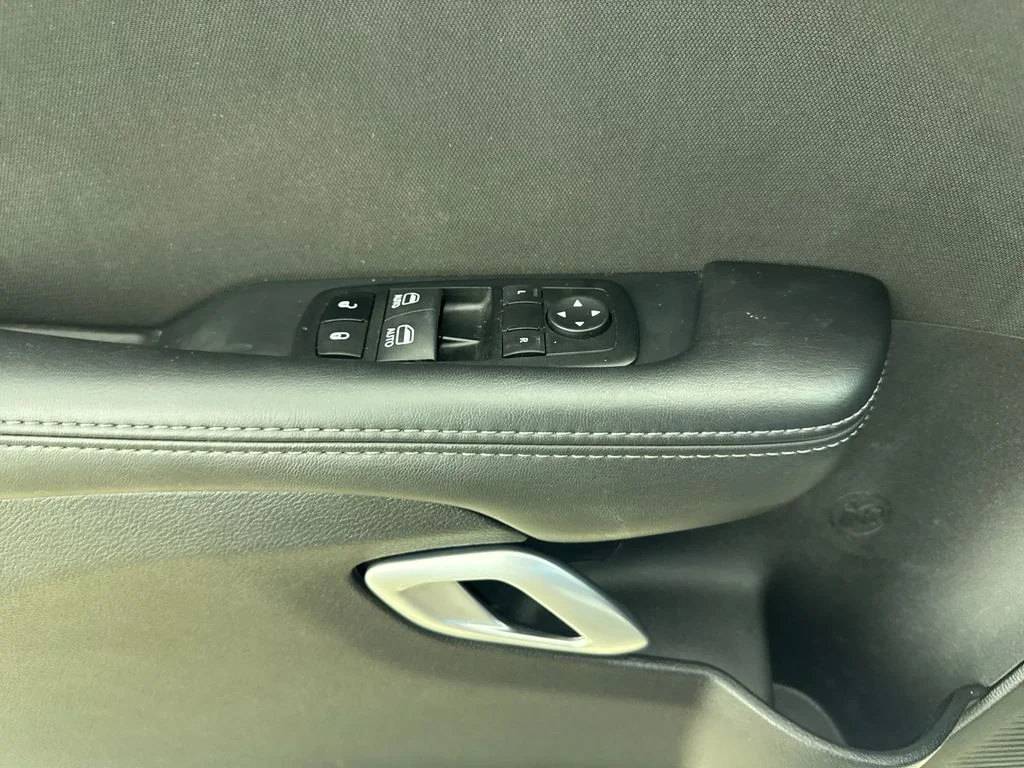 Used 2023 Silver Dodge SXT image 18