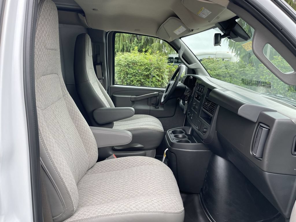 New 2026 Summit White GMC Work Van image 23