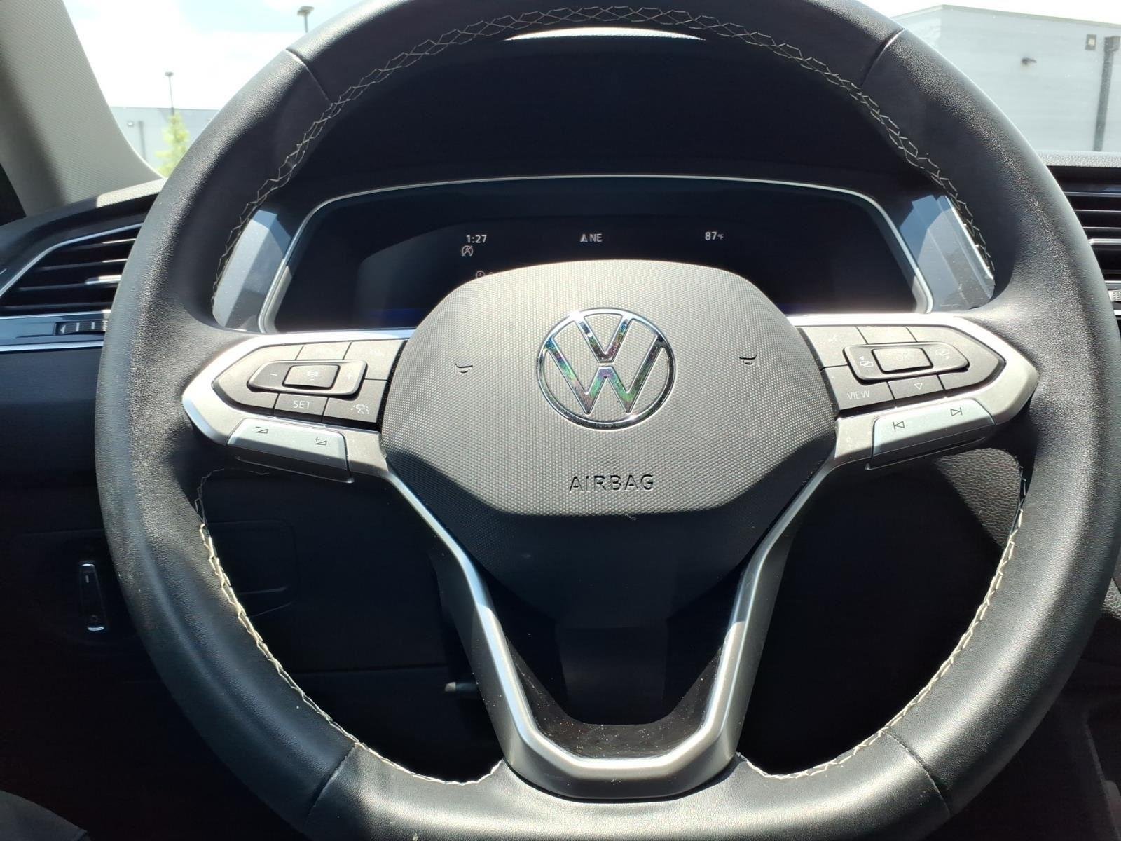 Used 2023 Deep Black Pearl Volkswagen SE image 25