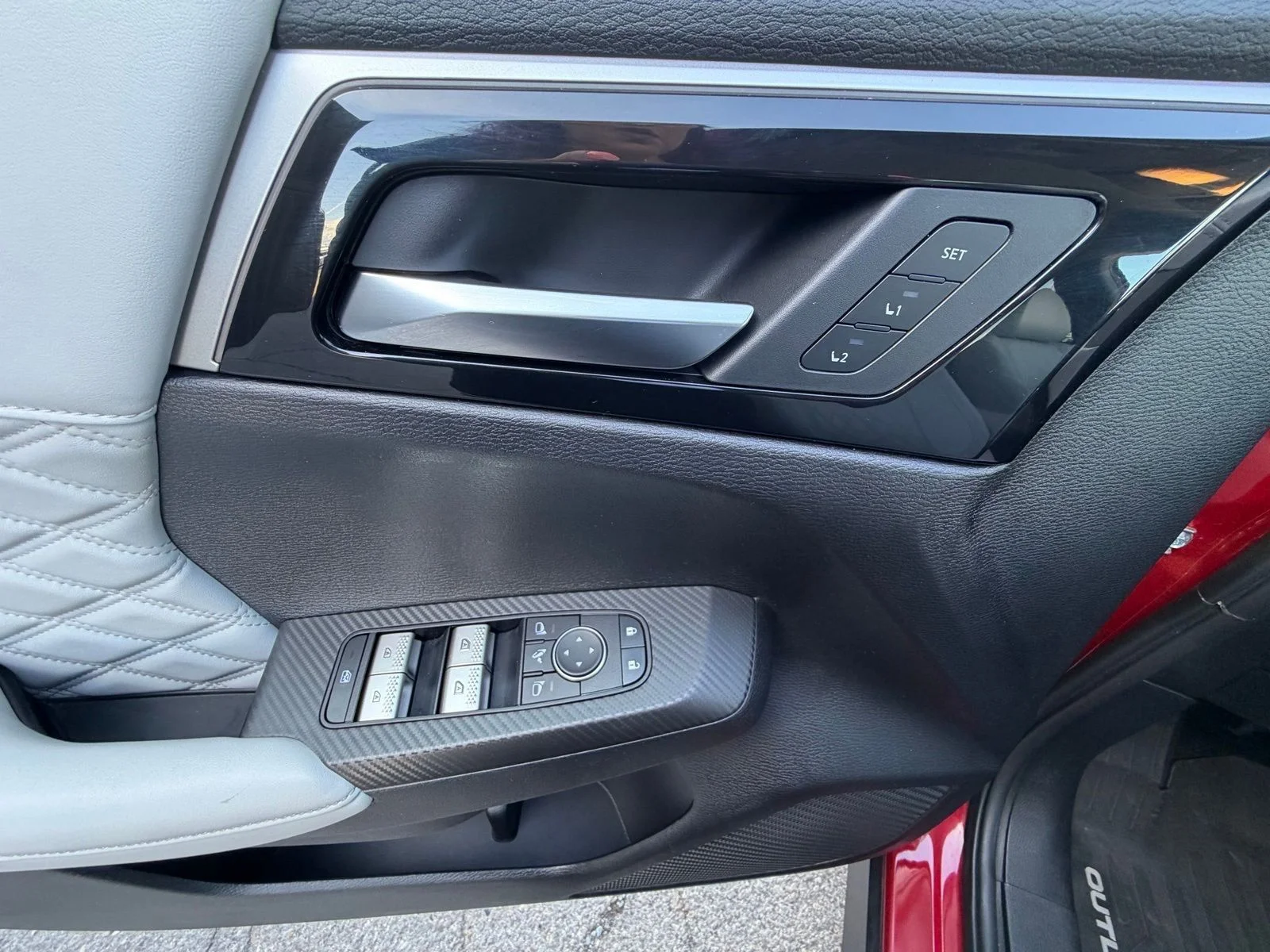 Used 2024 Silver Mitsubishi SEL image 12