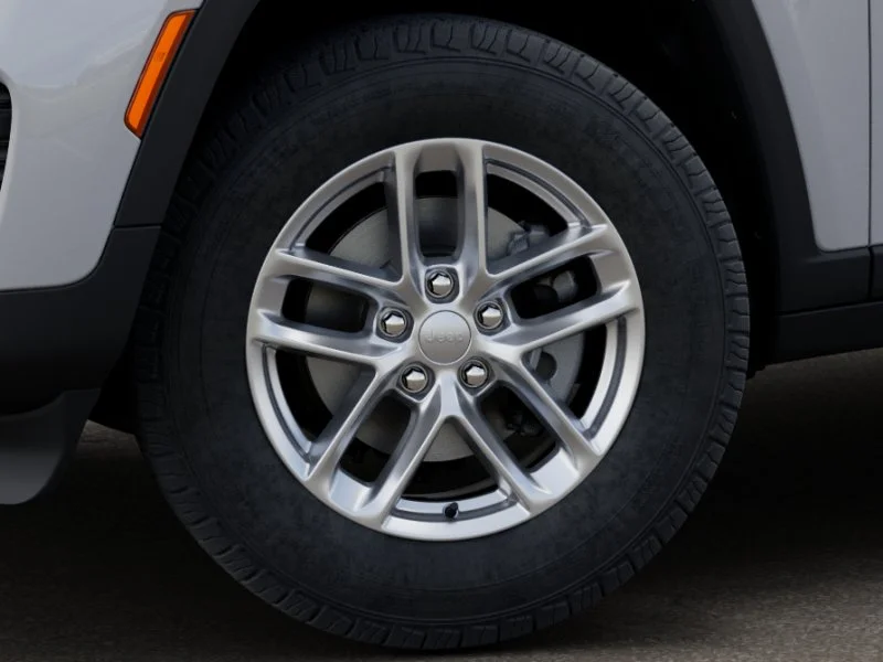 New 2025 Bright White Clear-Coat Exterior Paint Jeep Laredo  x 4x2 image 33