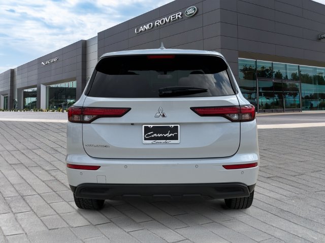 Used 2022  Mitsubishi ES image 4