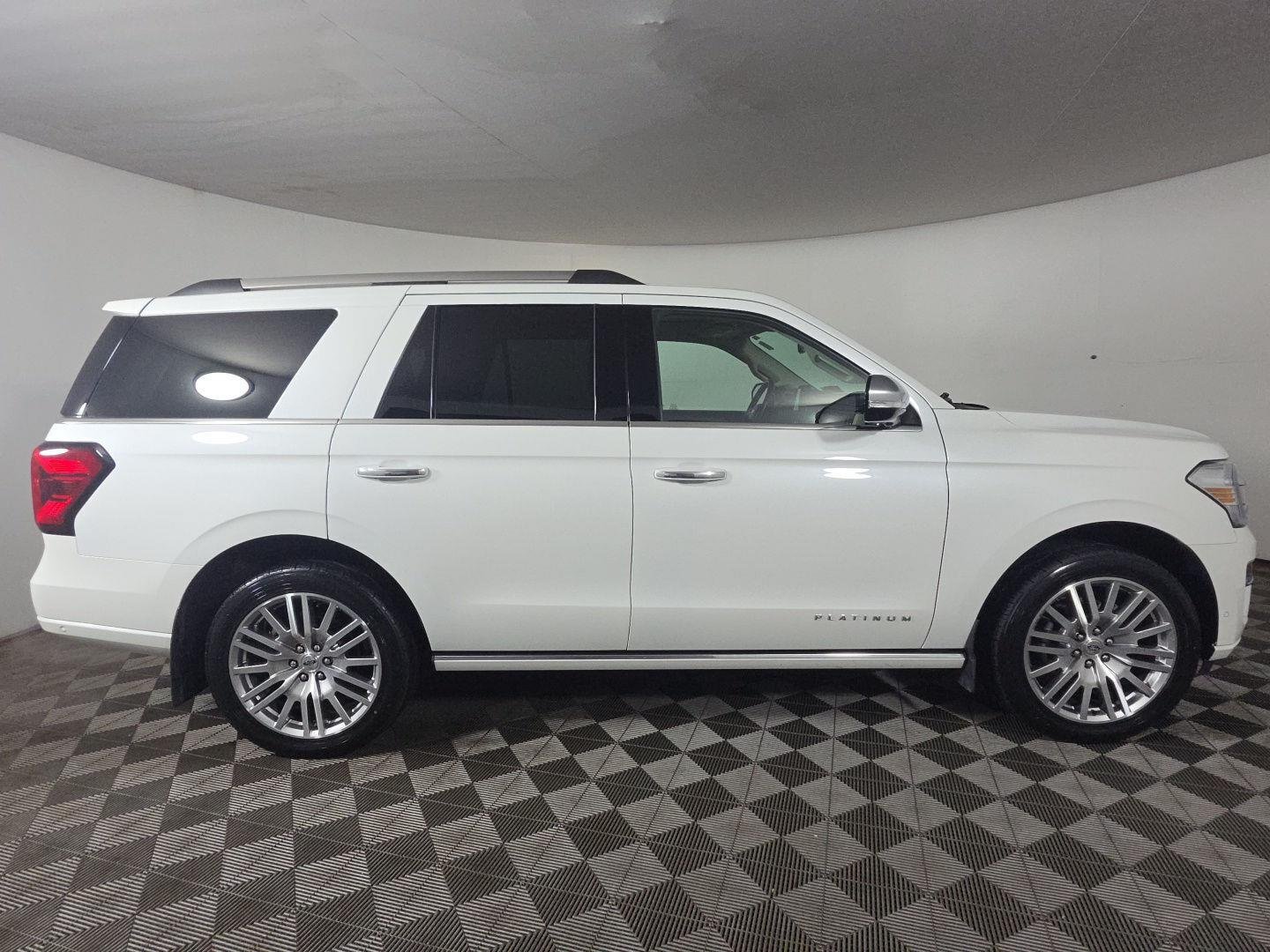 Used 2024 Star White Metallic Tri-Coat Ford Platinum image 9