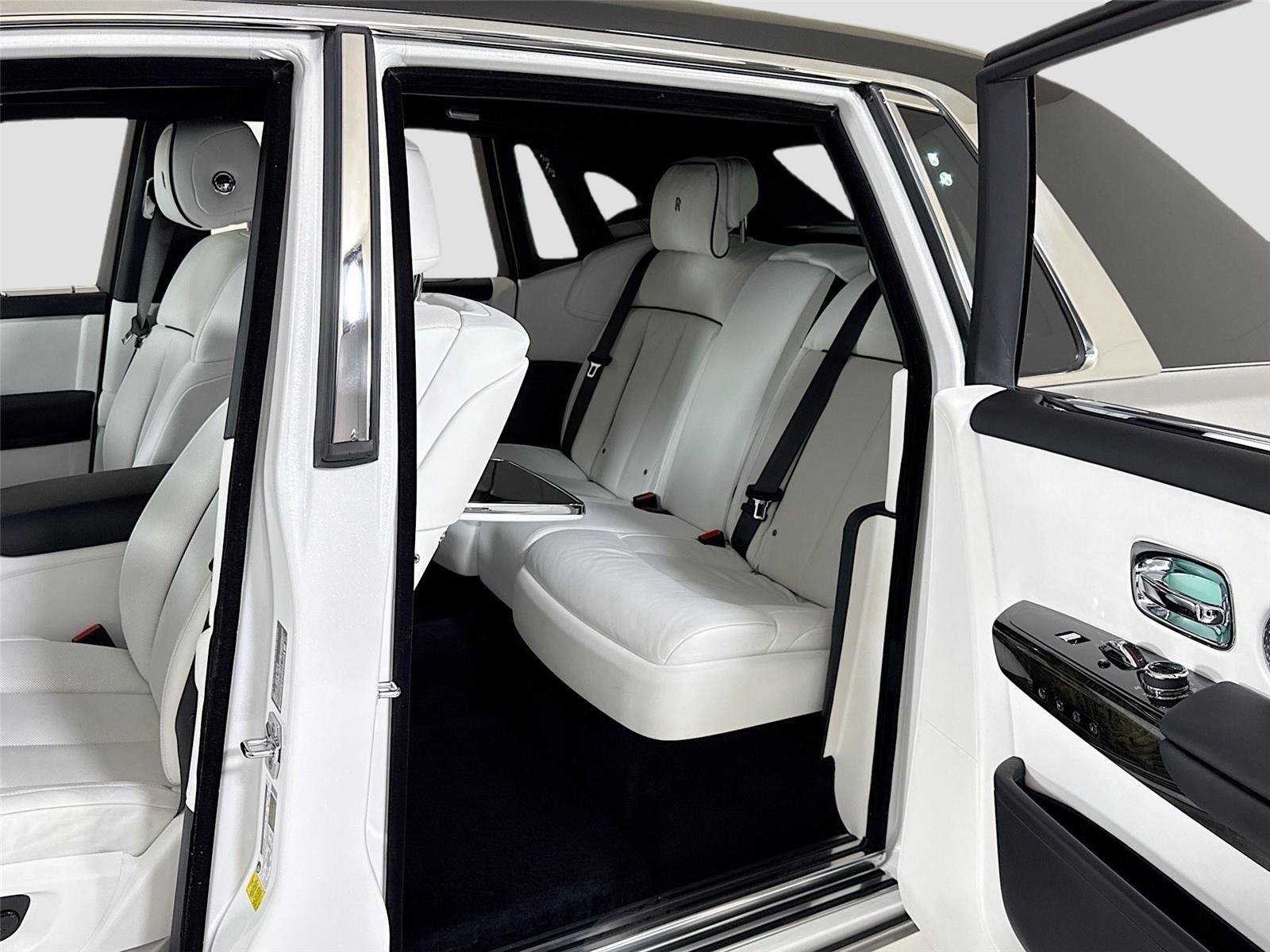 Used 2023  Rolls-Royce  image 26