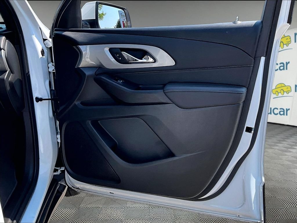Used 2023 White Chevrolet LT image 12