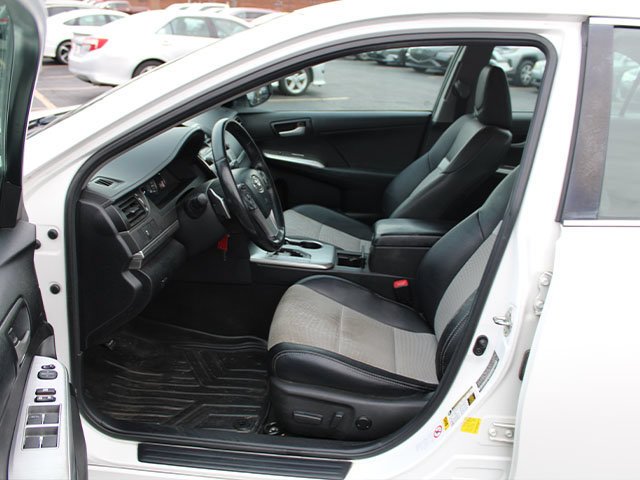 Used 2013 Super White Toyota SE image 11