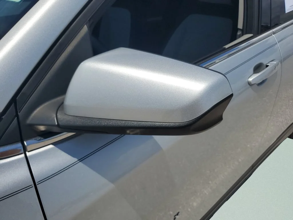Used 2020 SILVER ICE METALLIC Chevrolet LT image 27