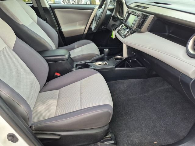 Used 2015 White Toyota XLE image 23