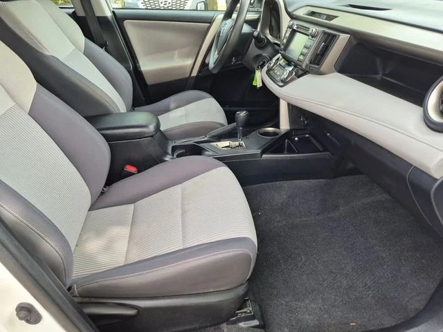 Used 2015 White Toyota XLE image 23