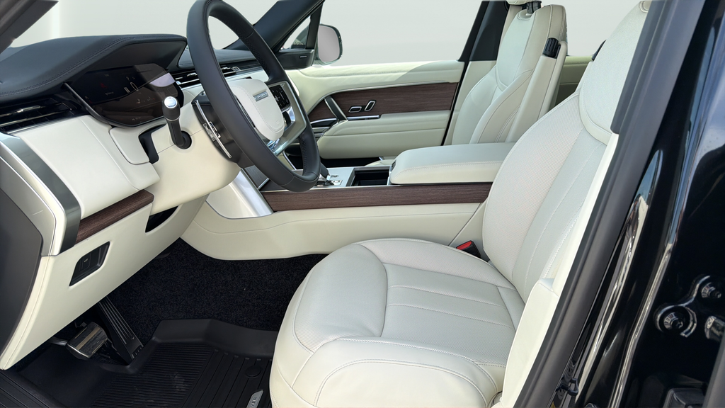 New 2026 Santorini Black Land Rover SE image 17