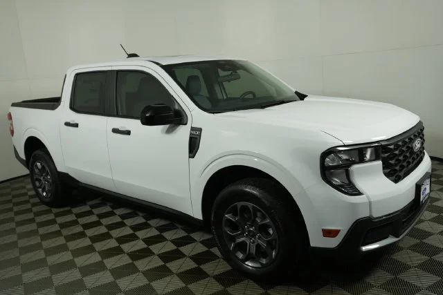 New 2026 Oxford White Ford XLT image 1