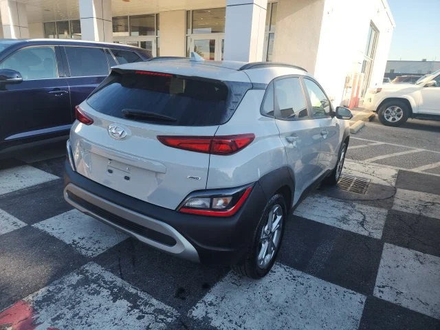 Used 2022 Silver Hyundai SEL image 6
