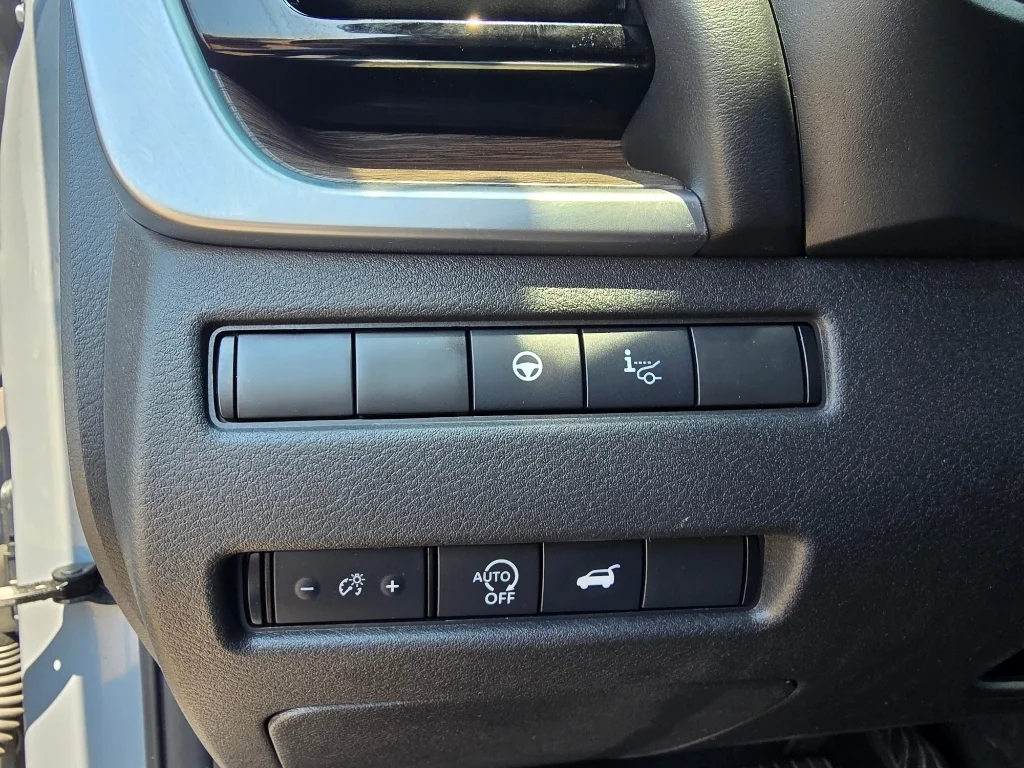 Used 2024 Boulder Gray Pearl Nissan Platinum image 17