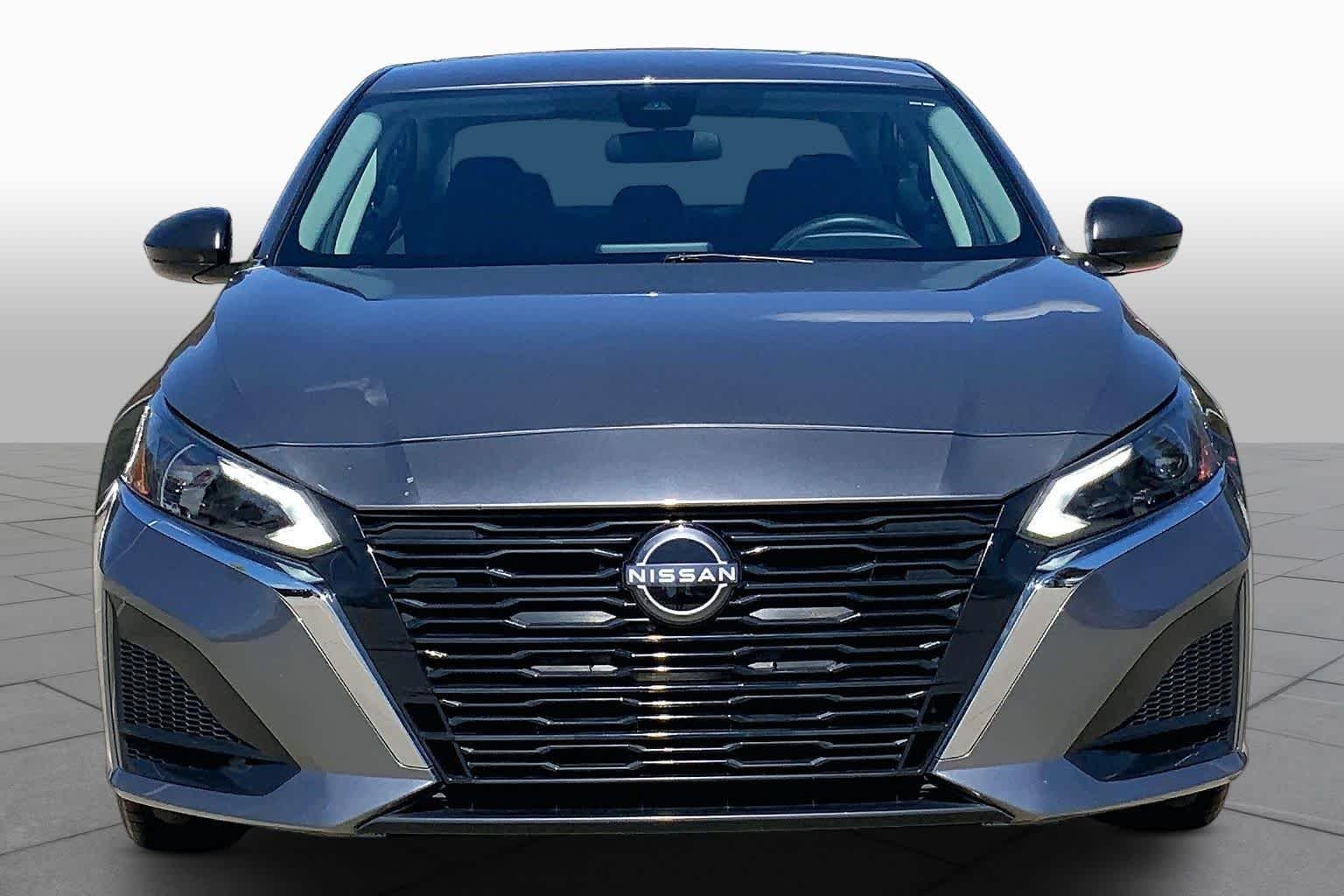 Used 2024 Gun Metallic Nissan 2.5 SV image 4