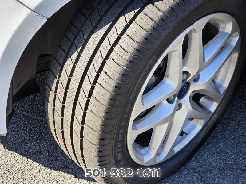 Used 2016 Oxford White FORD 4DR SDN SE FWD image 21