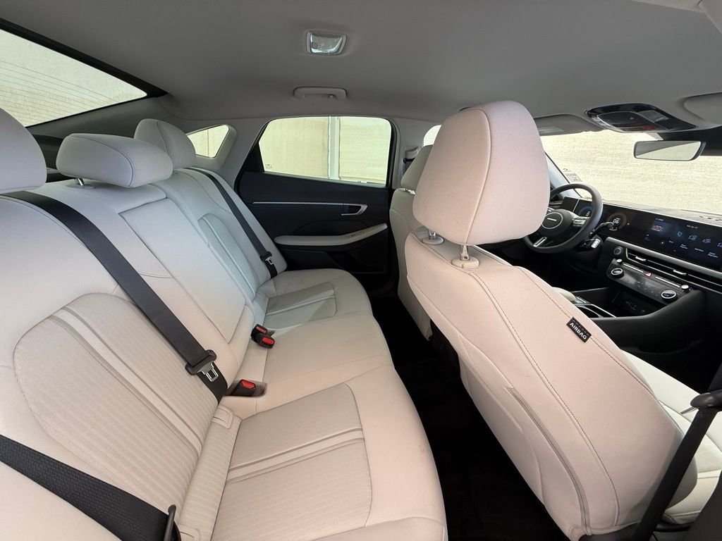 Used 2024 Silver Hyundai SEL image 19