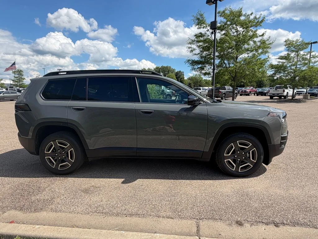 New 2026 Sting-Gray Clear-Coat Exterior Paint Jeep Laredo image 7