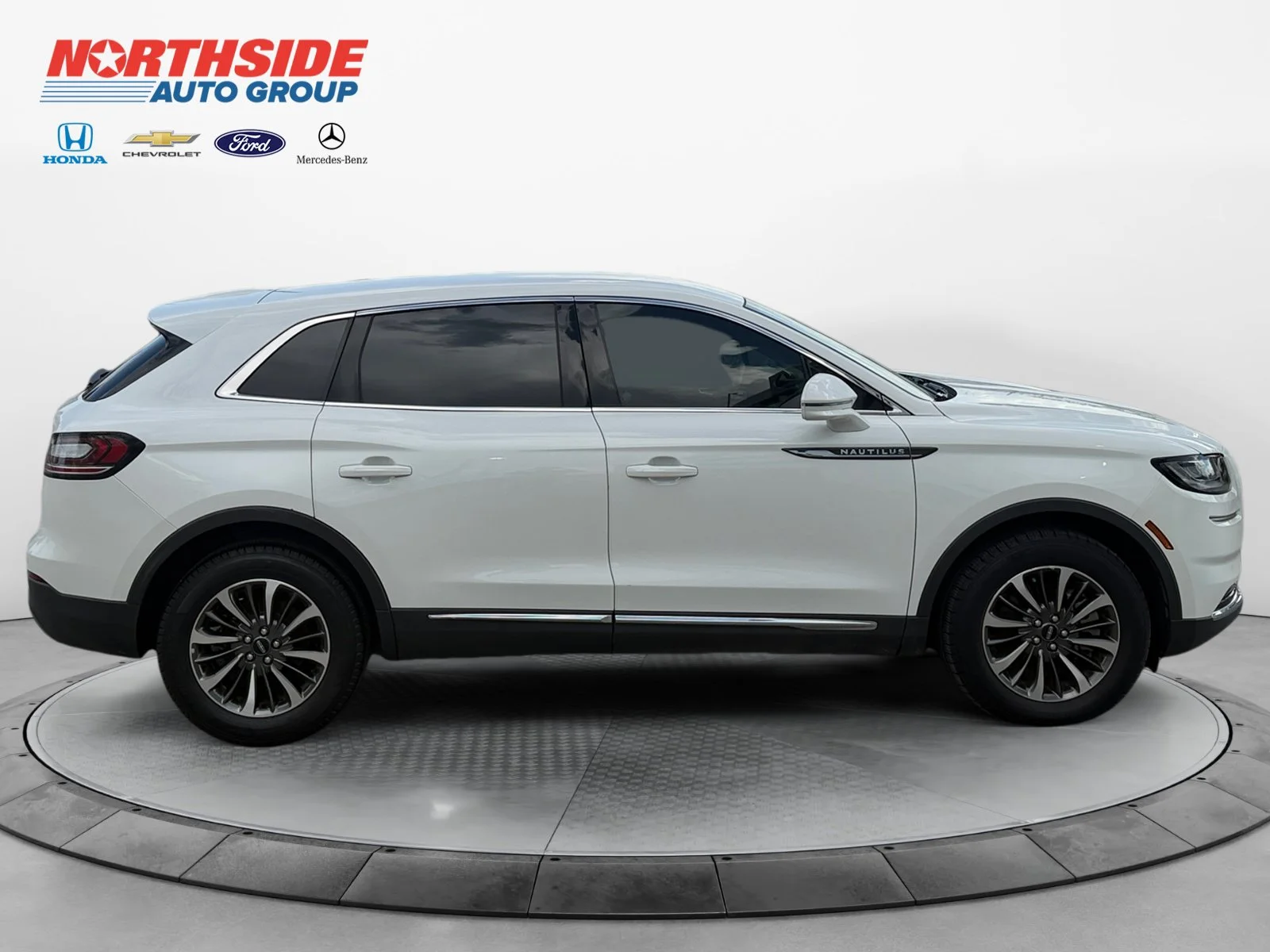 Used 2023 Pristine White Metallic Tri-Coat Lincoln Standard image 8