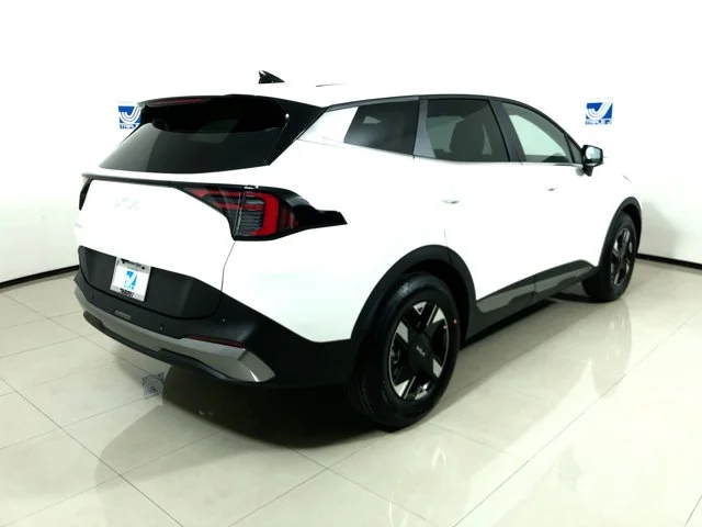 New 2026 SNOW WHITE PEARL Kia LX image 5