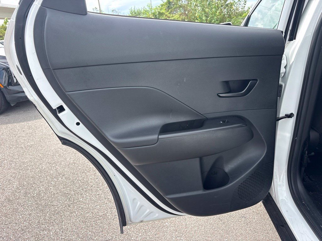 2025 Hyundai Kona SEL - Photo 14