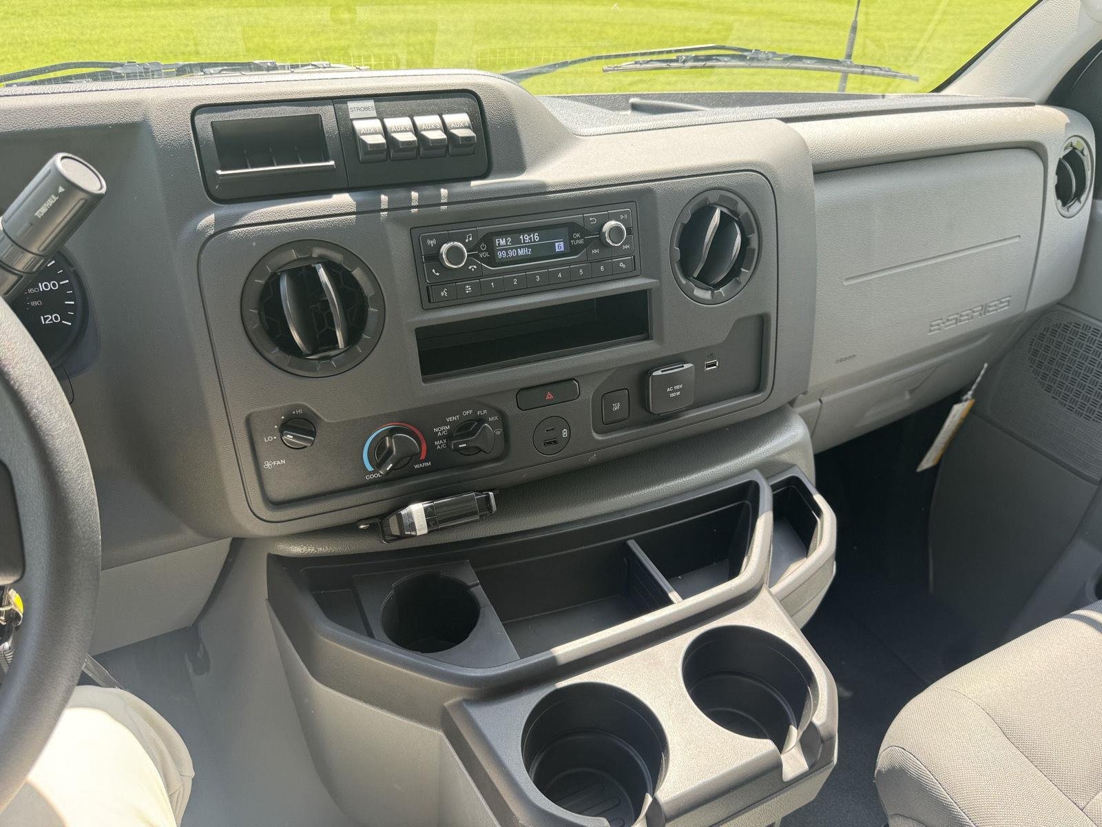 New 2027 Oxford White Ford E-350 SRW image 15