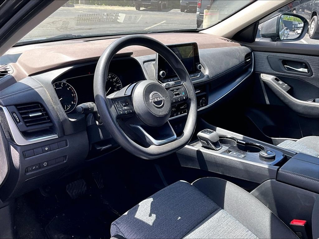 Used 2023 Gray Nissan SV image 7