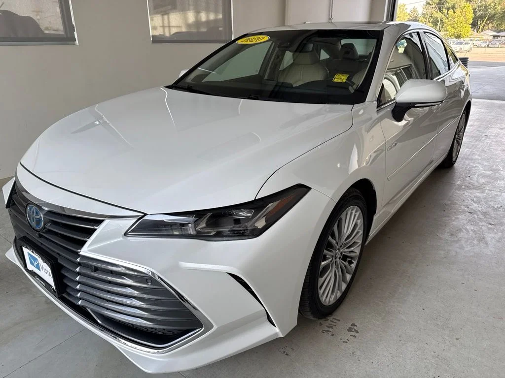Used 2020 Pearl Toyota Limited image 12