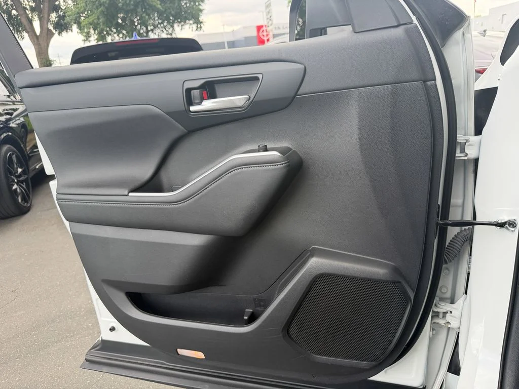 Used 2023 Wind Chill Pearl Toyota XLE image 14