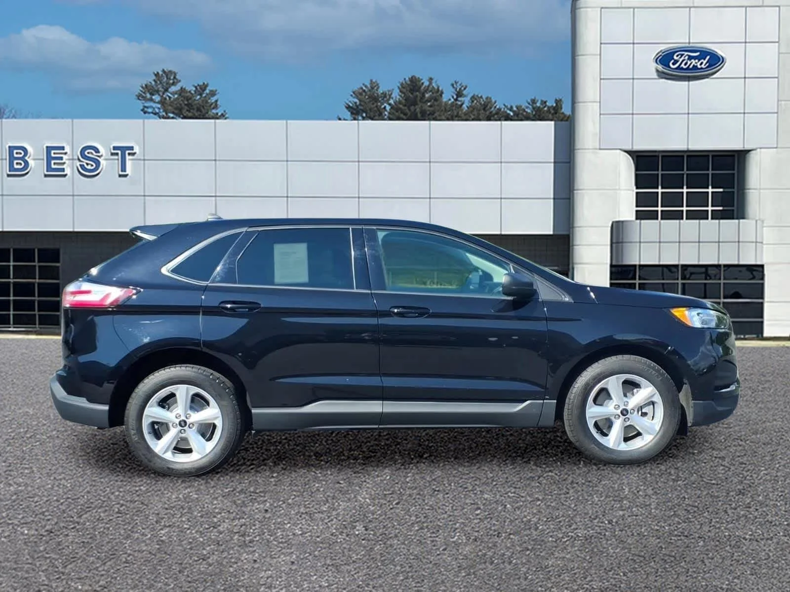 Used 2024 Agate Black Metallic Ford SE image 8