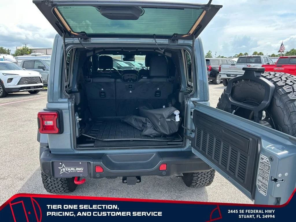 Used 2024 Gray Jeep 4-Door Recon 4x4 image 10