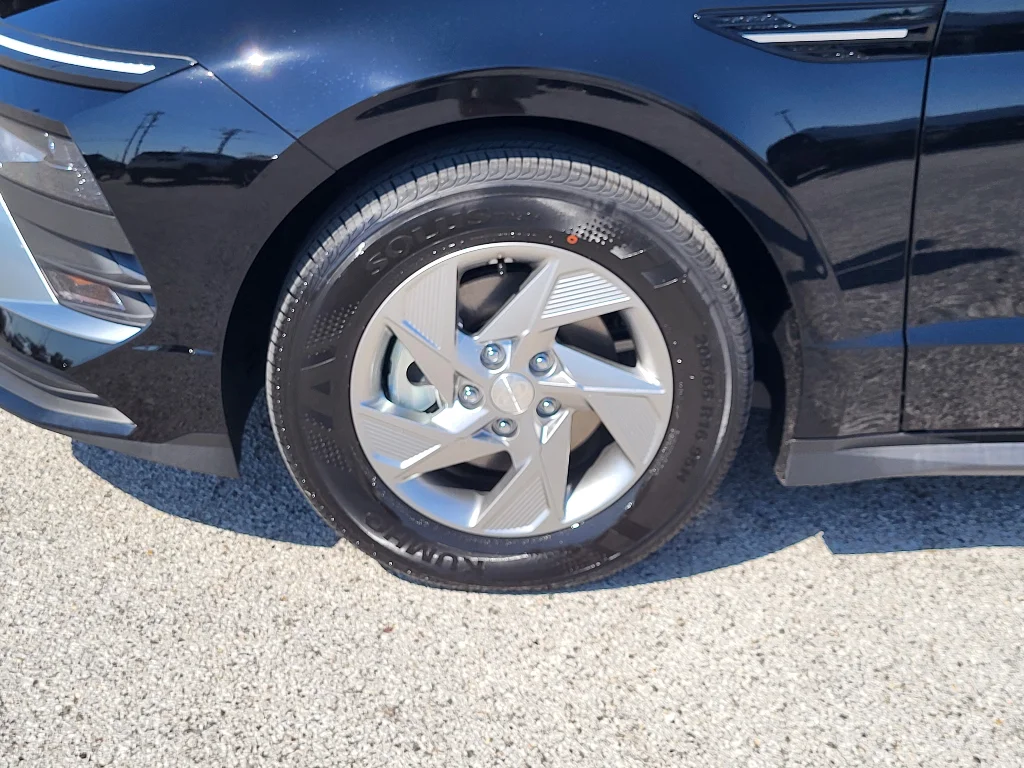 New 2026 Abyss Black Hyundai SE image 27