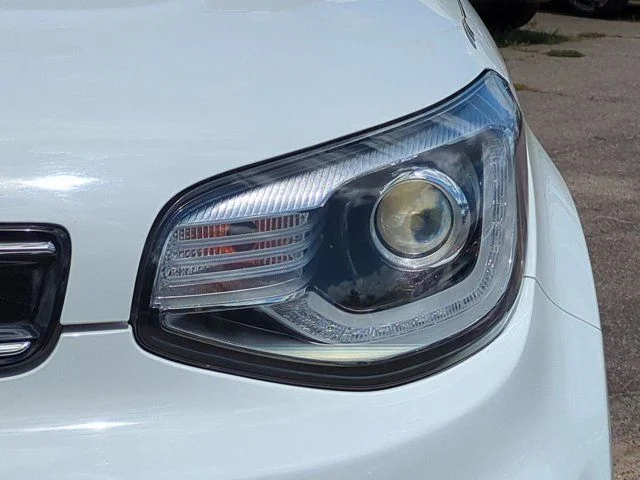 Used 2019 White Kia Plus image 10