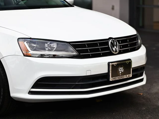 Used 2018 Pure White Volkswagen 1.4T S image 2