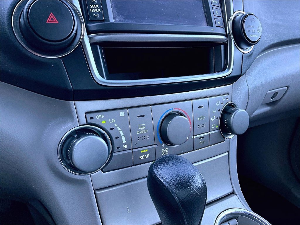 Used 2013 Silver Toyota Base image 26