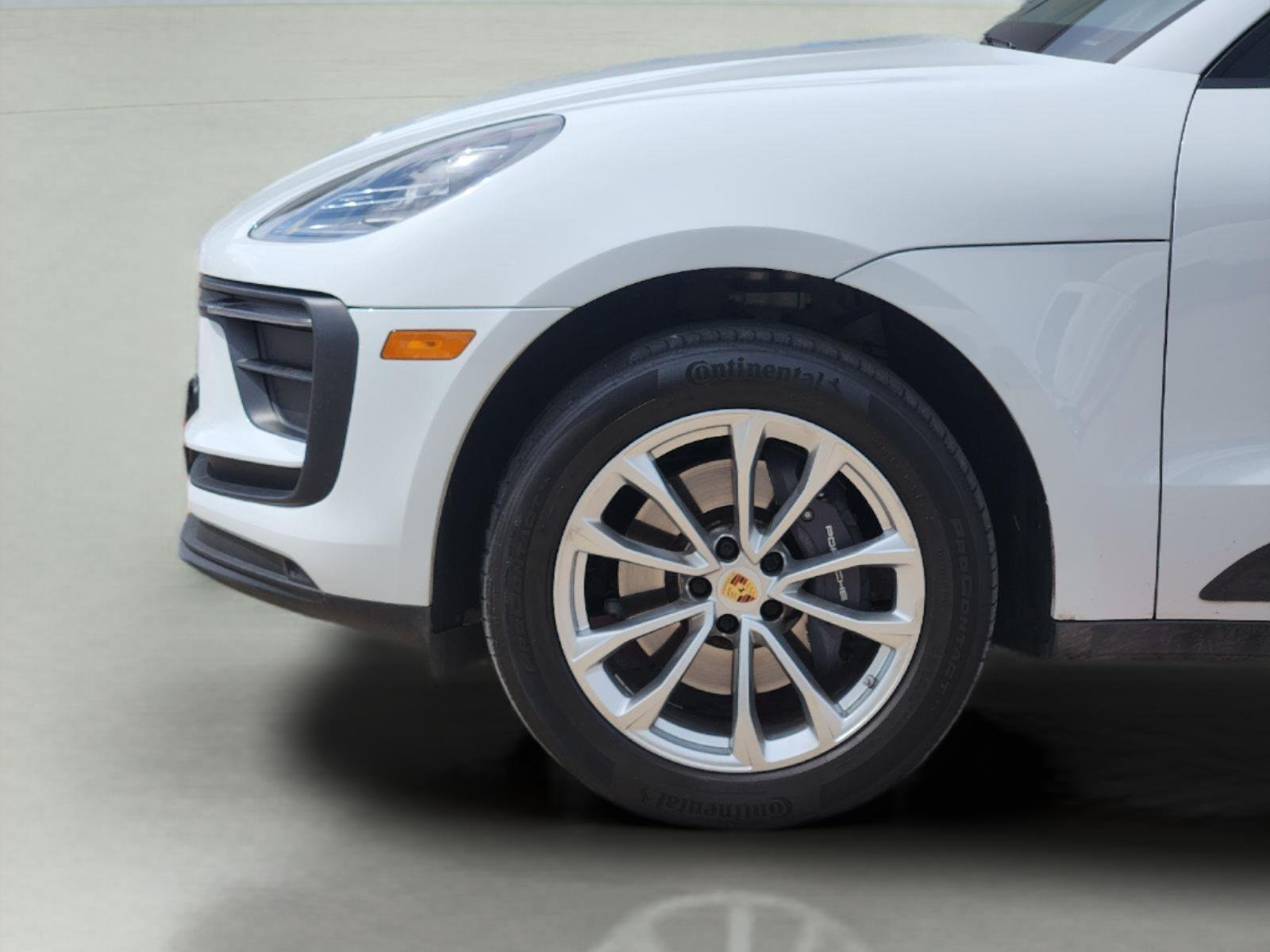 2022 Porsche Macan photo 9 of 33