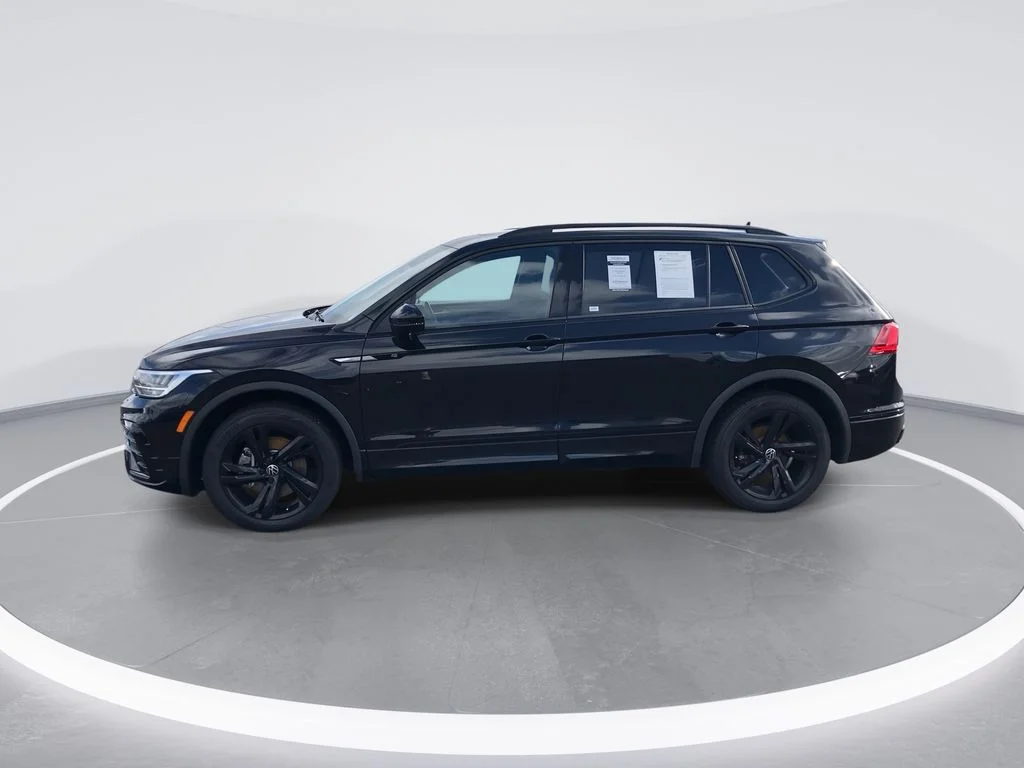 Used 2023 Black Volkswagen 2.0T SE R-Line Black image 5