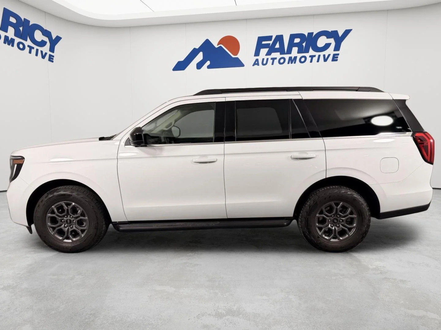 Used 2025 Oxford White Ford Active image 2