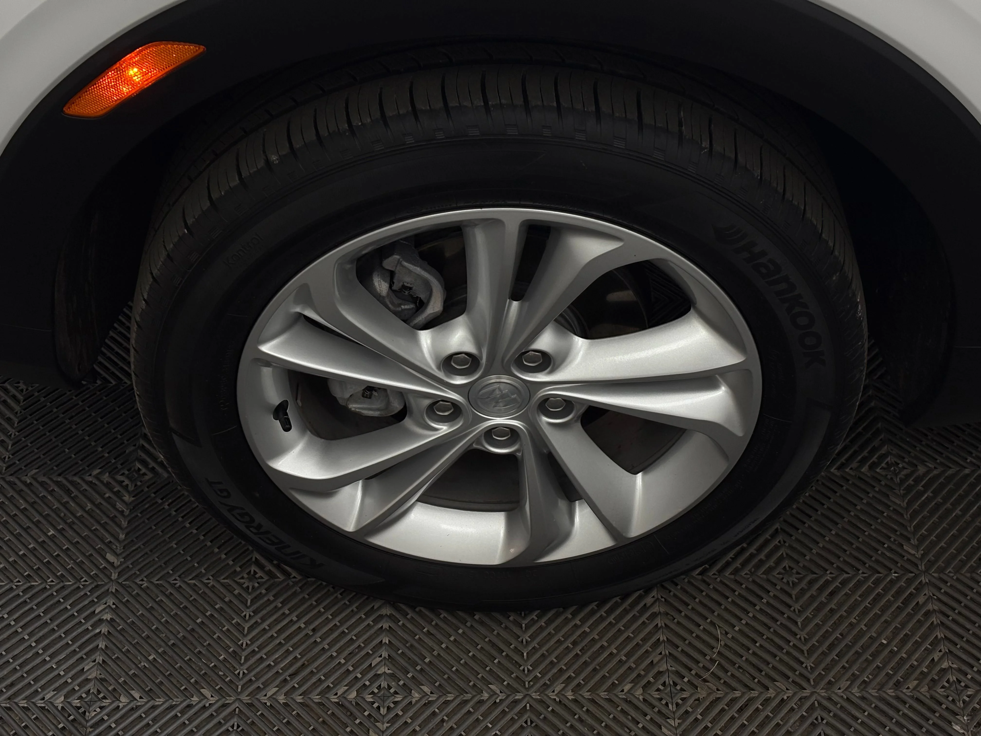 Used 2023 Summit White Buick Preferred image 13
