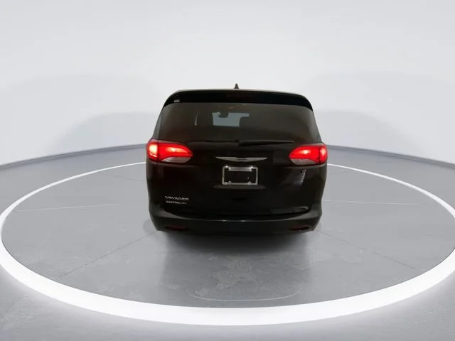 Used 2021 Black Chrysler LX image 3