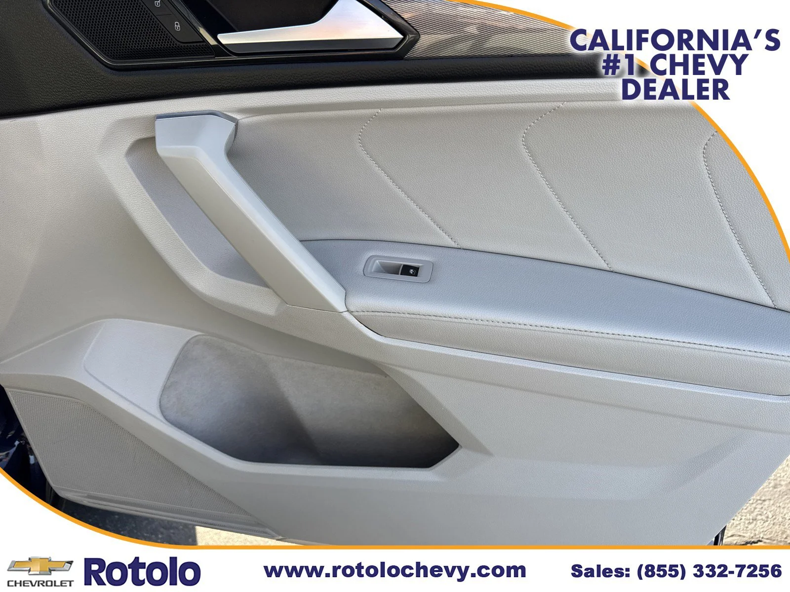 Used 2022 Blue Volkswagen SE image 9