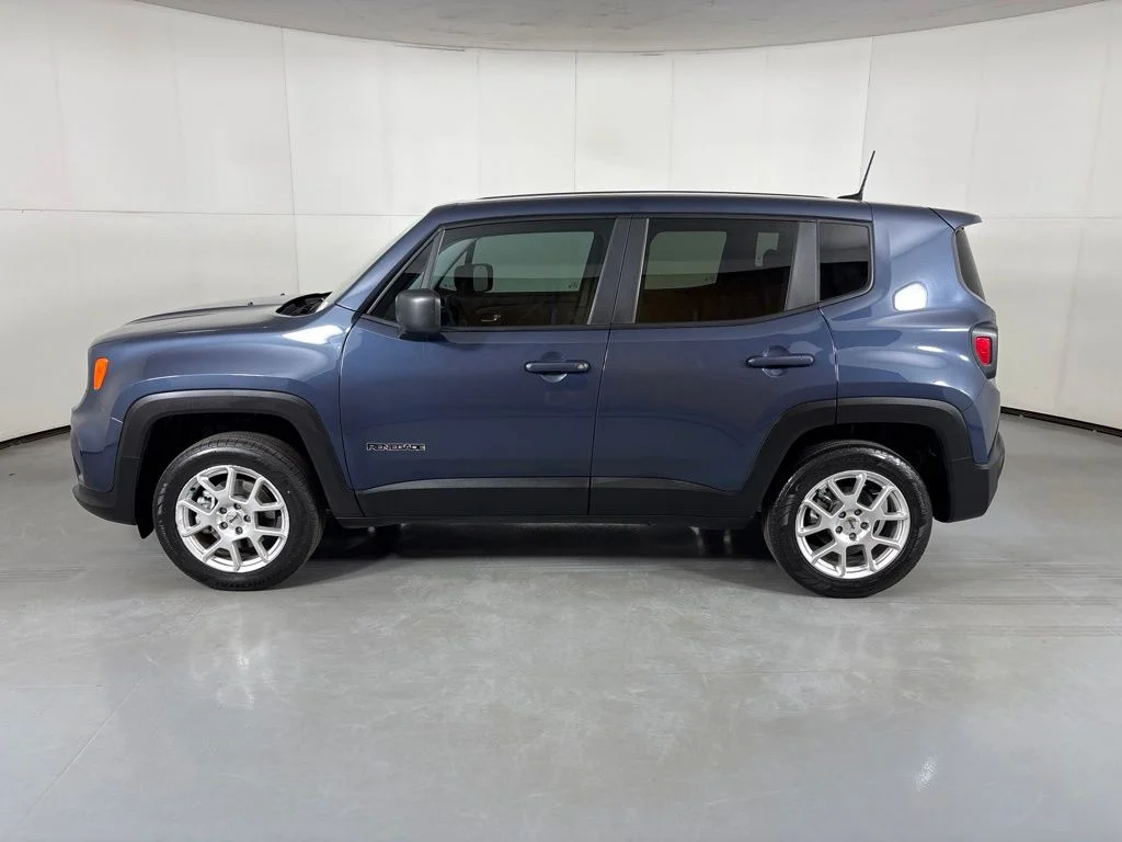 Used 2023 Blue Jeep Latitude image 5