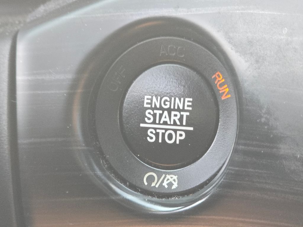 Used 2020 Velvet Jeep Limited image 37